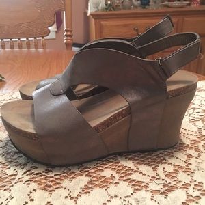 Pierre Dumas Wedges, Pewter